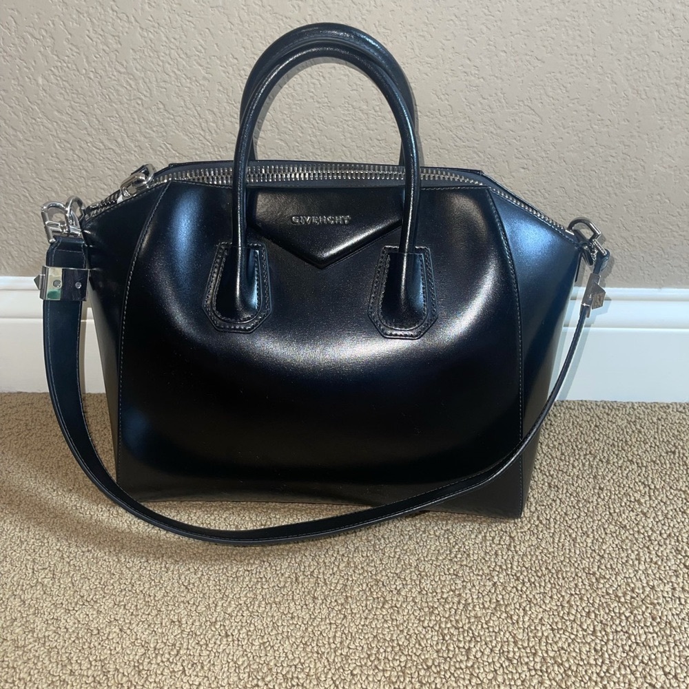 Givenchy Medium Antigona
